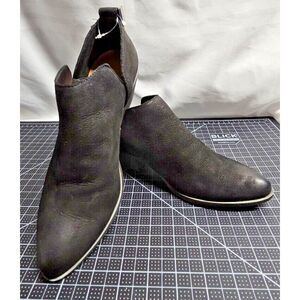 Frye woman Sz 8.5 suede upper‎ cut out sides ankle boots 7.5M soft leather